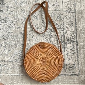 NWOT STRAW VEGAN LEATHER CIRCLE BAG